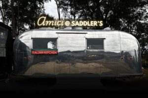 Amici @ Saddlers